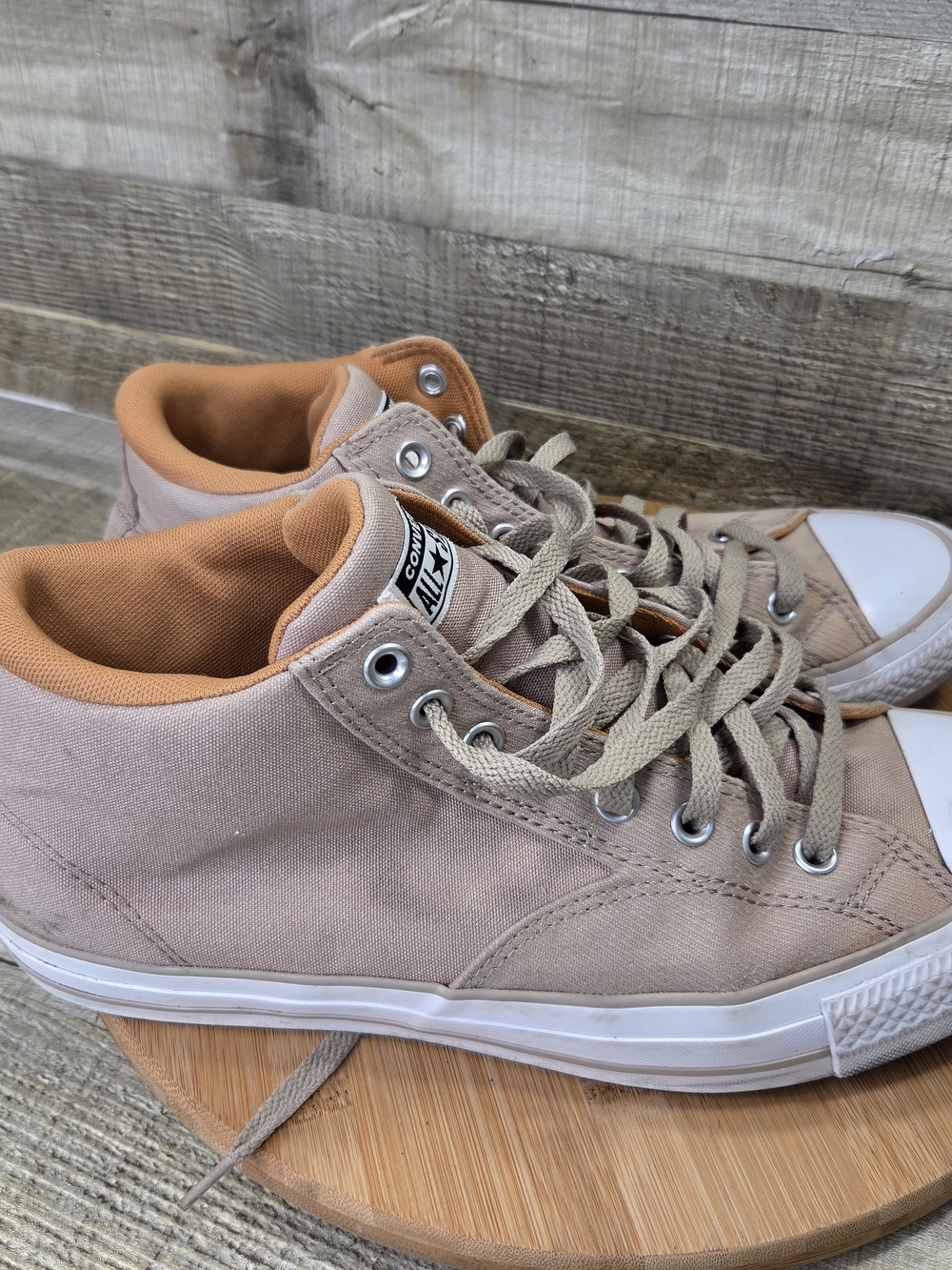 Mens Sz Q2 Converse Chuck Taylor All Star Mid Canvas Sneakers - Tan
